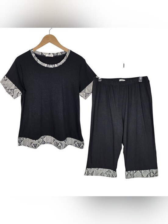 Hotouch Other - Women's Black Short Sleeve Pajama Set with Printed Trim Size M
